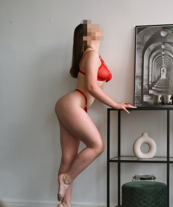 Живу в самой живописной Москве 🌃, где всегда есть место для магии и страсти. Позволь мне показать тебе новые грани наслаждения и исполнить твои самые сокровенные фантазии.
У меня есть все возможности, чтобы сделать нашу встречу незабываемой: я умею создать атмосферу, где время перестанет существовать, а только ты и я будем погружены в безмятежный уголок наслаждения. Мои услуги настолько разнообразны, что ты точно найдешь то, что ищешь.
Мои клиенты всегда остаются впечатленными: они говорят, что я создаю магию, от которой невозможно устоять. Мое обаяние и интеллект сделают нашу встречу не только страстной, но и интересной. Жду тебя, чтобы сделать нашу ночь незабываемой. 💋💫
❗️Записывайся со мной заранее, чтобы убедиться, что я свободна для тебя. Рада буду тебя приветствовать в Москве! 🗺+🏙 13952, 20 лет